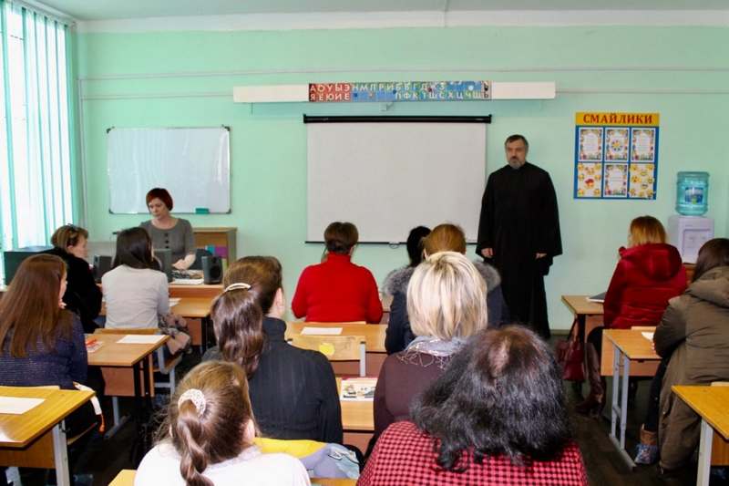 В Україні не дозволили проводити батьківські збори у приміщенні школи