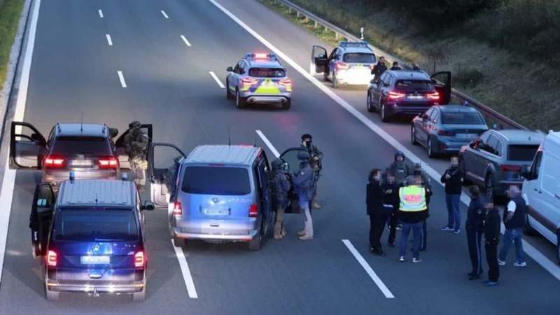 Три пассажира туристического автобуса оказались в заложниках на юге Германии