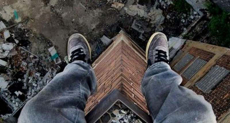 На Днепропетровщине 9-летний мальчик упал с 4-го этажа недостроя