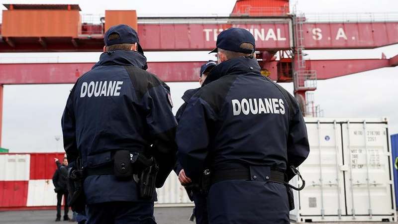 Французская таможня задержала судно с тонной кокаина