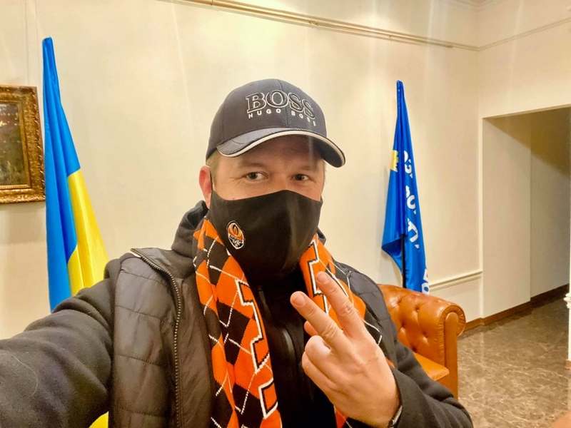 В Киеве на стадионе ультрас избили депутата