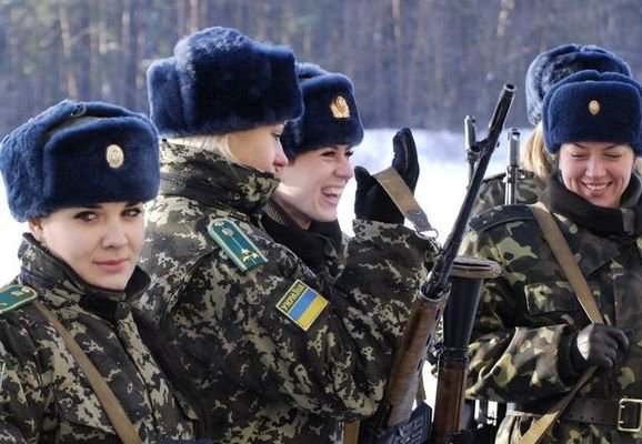 В Украине разрешат женщинам занимать любые должности в армии