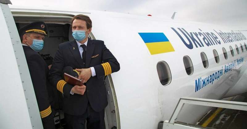 В самолете рейсом Ларнака - Киев пассажир наотрез отказался надеть маску (ВИДЕО)