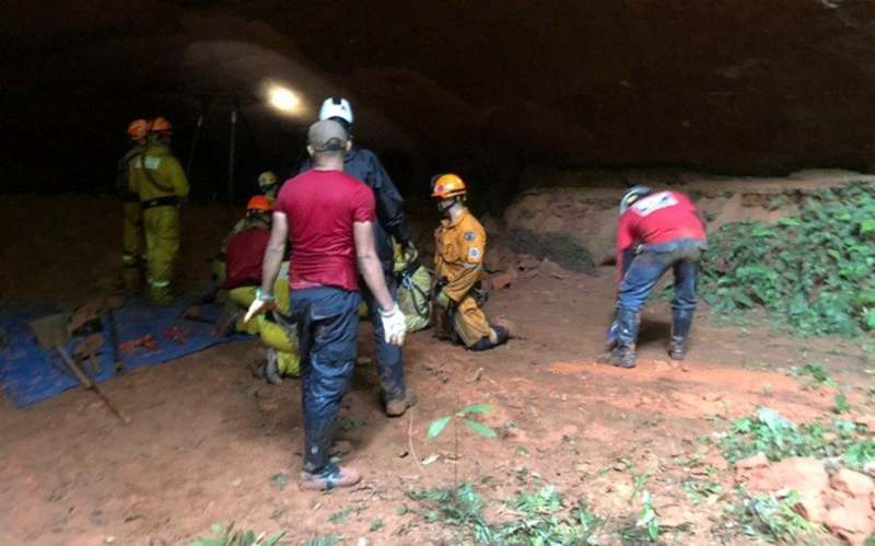 В Бразилии семеро пожарных погибли при обвале в пещере