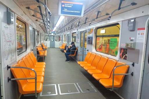 В Киеве в первый день ноября из метро исчезли пассажиры (ВИДЕО)