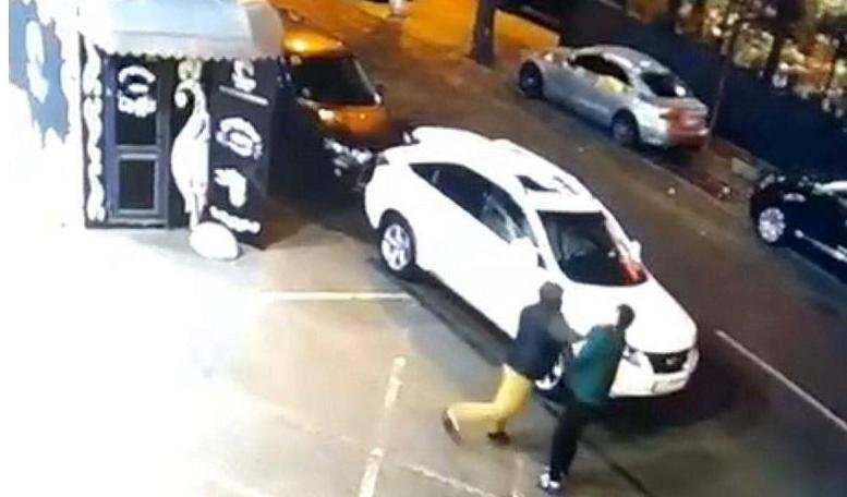 В Киеве охранник парковки разбил голову водителю авто