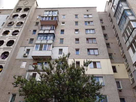 В Киеве женщина упала с 9 этажа