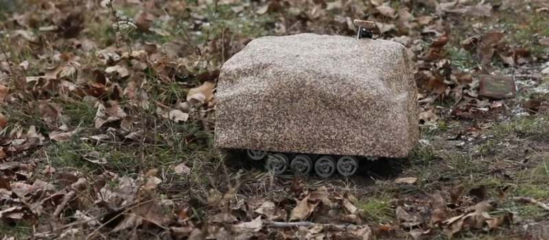 Пользователей сети повеселило создание камня-шпиона для войск Путина (ВИДЕО)