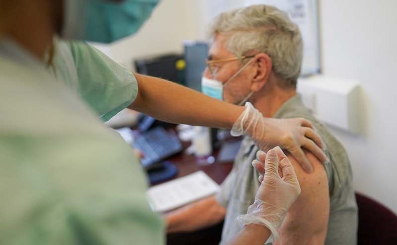 В Германии врач вводил пациентам самодельную COVID-вакцину