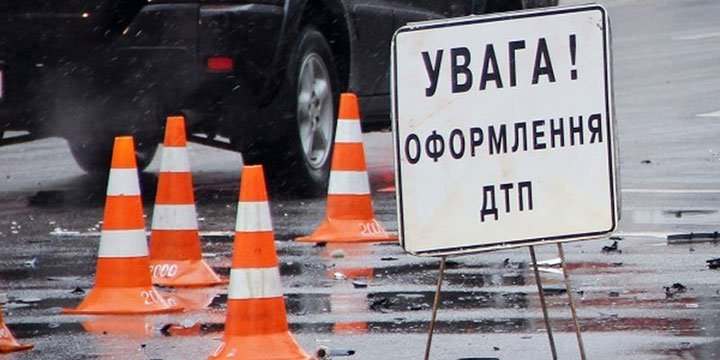 На Харьковщине автомобиль сбил двух женщин на переходе