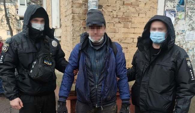 Поліцейські Чернігівщини затримали групу заїжджих квартирних злодіїв