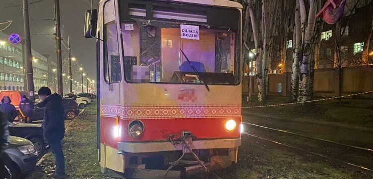 В Запорожье трамвай насмерть сбил пешехода (ВИДЕО)