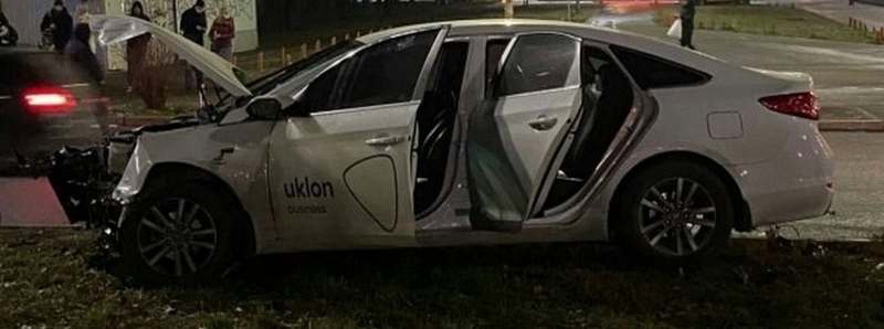 В Киеве такси влетело в легковушку и спровоцировало аварию с пострадавшими (ФОТО)