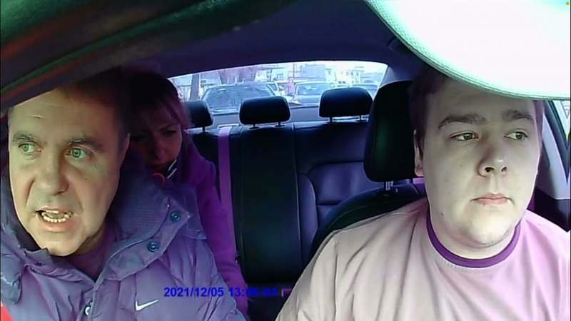 В Киеве таксист высадил пьяных пассажиров-украинофобов (ВИДЕО)