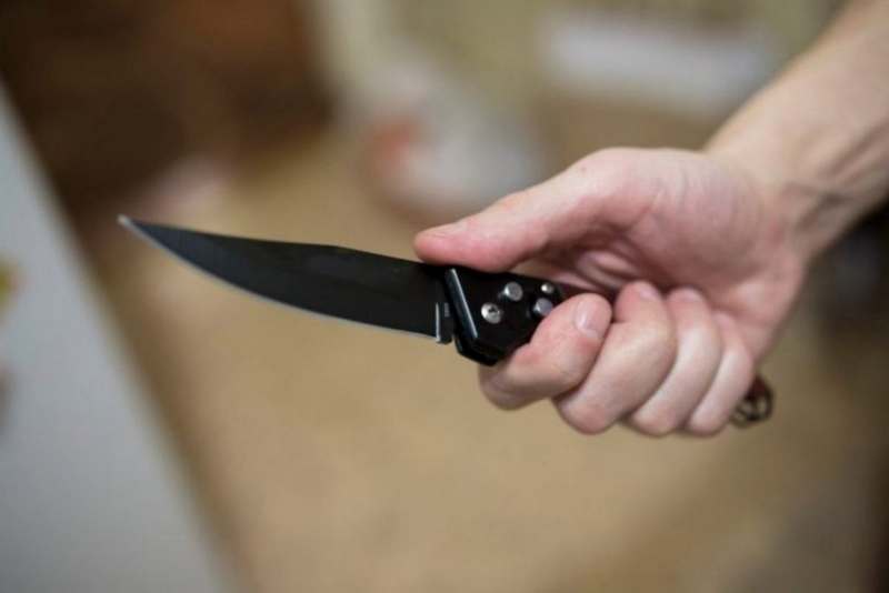 В Николаеве подросток из-за громкой музыки напал с ножом на двух мужчин