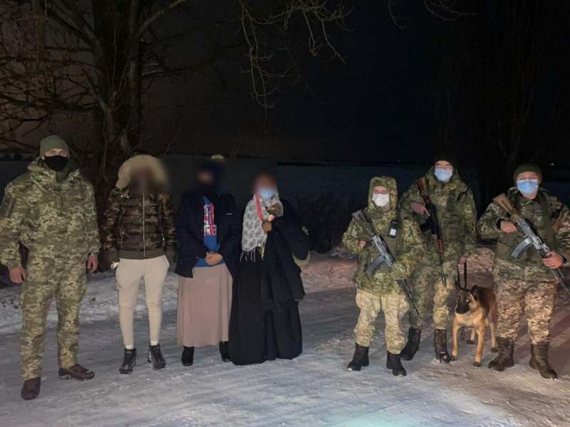 На Львівщині впіймали трьох сомалійців, які незаконно намагалися потрапити до Європи