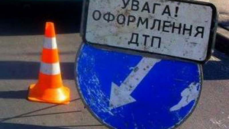 У Рівненській області вісім автомобілів зіткнулися через ожеледицю (ВІДЕО)