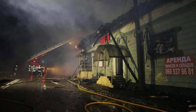 В Харькове произошел масштабный пожар на складах (ВИДЕО)
