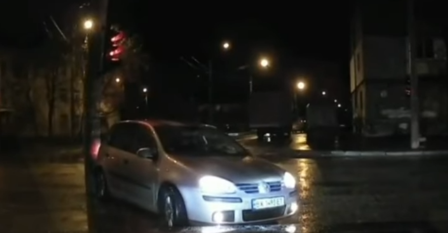 В Киеве наглый водитель попал в ловушку (ВИДЕО)