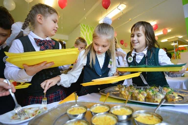 У МОЗ закликали повідомляти про порушення у шкільних їдальнях