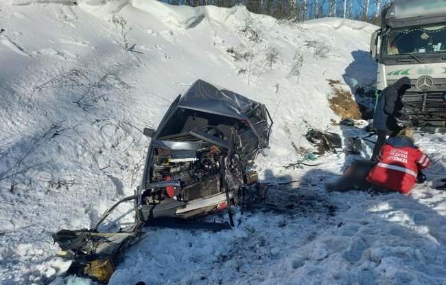 На Сумщині у зіткненні ВАЗу з фурою загинув водій легковика