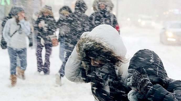 Україну накриє снігом, місцями з хуртовинами і потужним вітром