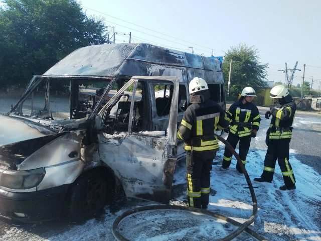 В Запорожской области сгорела припаркованная маршрутка