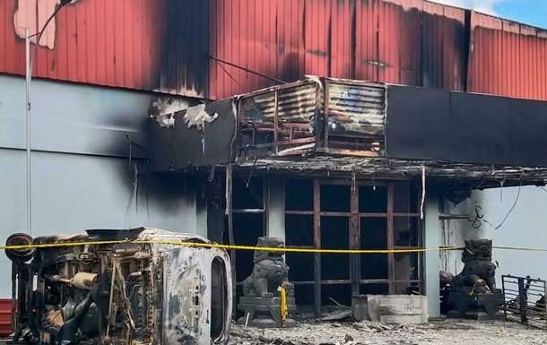 В Индонезии в результате пожара и драки в караоке-баре погибли 19 человек