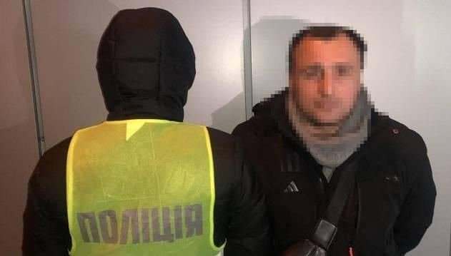 Оперативники затримали іноземця, який обікрав пасажира у Шевченківському районі столиці