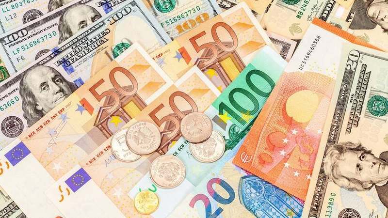 Менеджер monobank помилково знизив курс валют, а за 25 хвилин клієнти купили доларів на 4,5 млн гривень