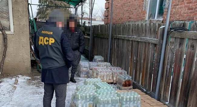 На Донеччині з незаконного обігу вилучили понад 3,6 тисячі літрів фальсифікованого алкоголю