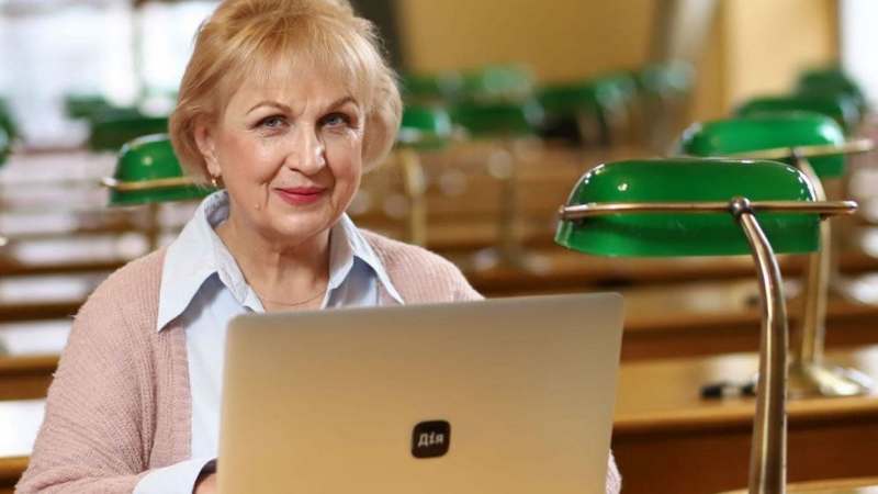 Мінцифра провела інформаційну кампанію з цифрової освіти серед людей поважного віку