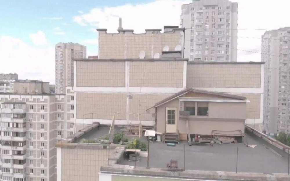 В Киеве обнаружили необычную дачу с огородом на крыше высотки (ФОТО)