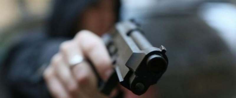 Под Киевом неадекват угрожал ребенку пистолетом (ФОТО)