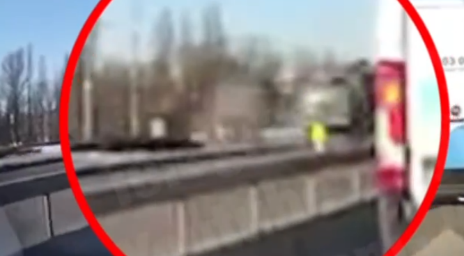 У Києві сталася серйозна ДТП з військовою вантажівкою