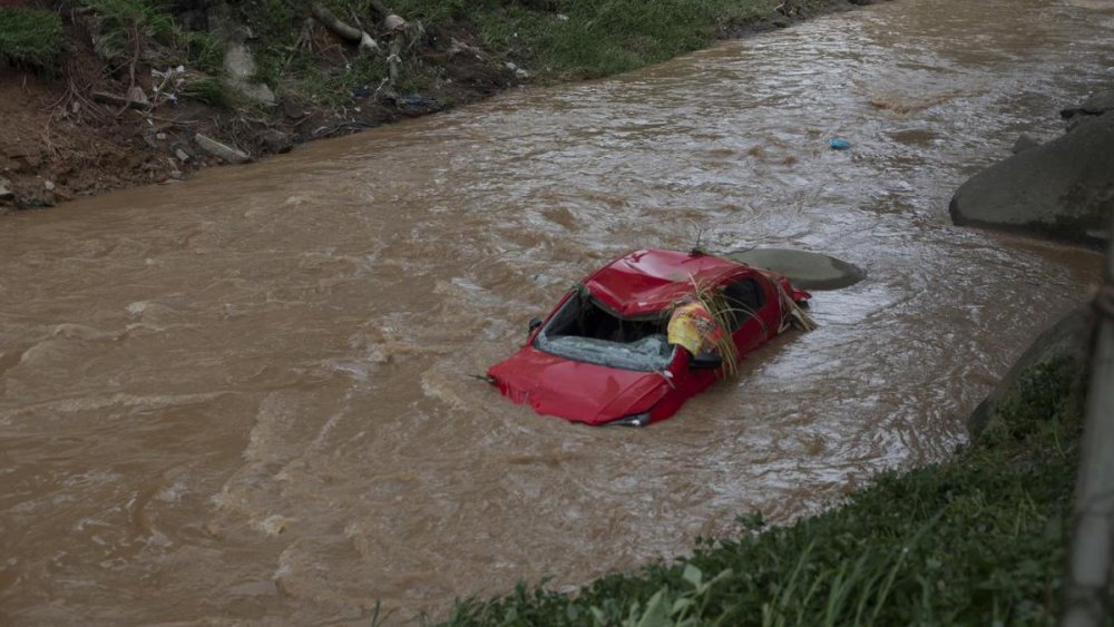 Более 100 человек стали жертвами наводнений в Бразилии (ВИДЕО)