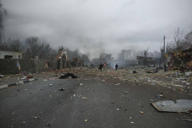 В Бородянке ракеты окупантов уничтожили два жилых дома (ВИДЕО)