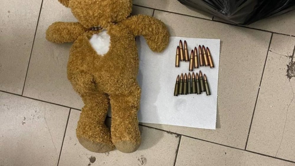 В метро Киева полиция обнаружила 5 диверсантов: один спрятал патроны в игрушку (ВИДЕО)