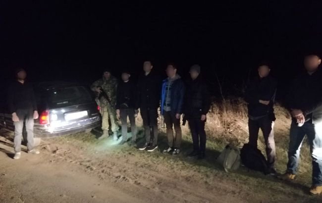 В Одесской области мужчины пытались покинуть Украину в багажнике авто (ФОТО)