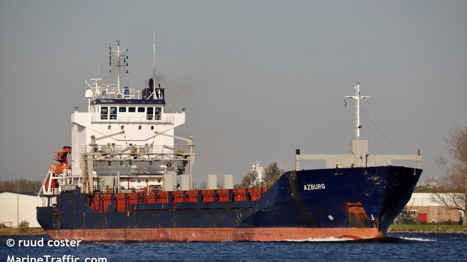 Россияне обстреляли корабль страны ЕС в Мариуполе
