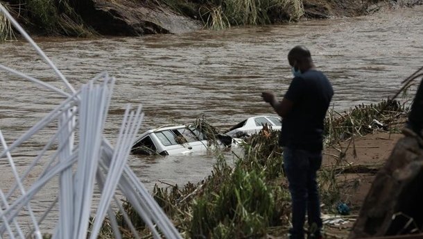 Наводнение в ЮАР: число жертв достигло 400 человек