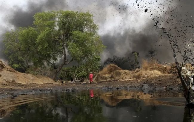 В Нигерии произошел взрыв на нелегальном нефтезаводе. Погибли более 100 человек