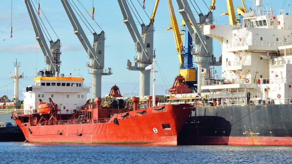 Российскому кораблю отказали в дозаправке в Испании