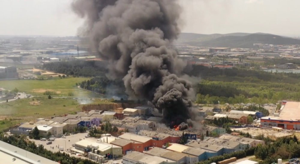 У Стамбулі вибухнула фабрика з виробництва фарб (ВІДЕО)