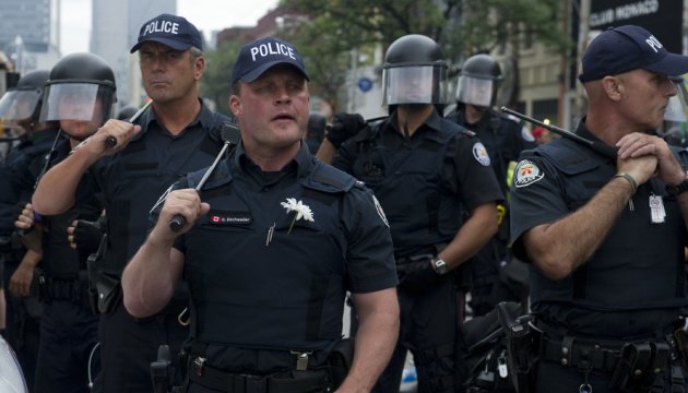 В Канаде полиция арестовала двух человек и эвакуировала 33 авто участников акции "Конвой свободы"