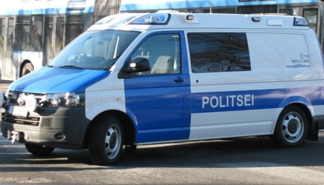 В Эстонии мужчину арестовали на 13 суток за букву "Z" на окне квартиры