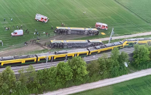 В Австрії пасажирський поїзд зійшов з рейок, є загиблі