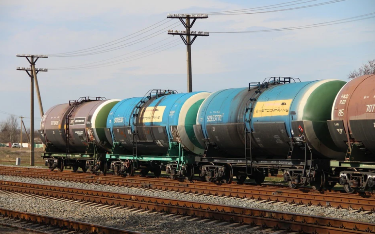 Чиновник підрозділу Одеської залізниці викрав понад 60 тонн пального