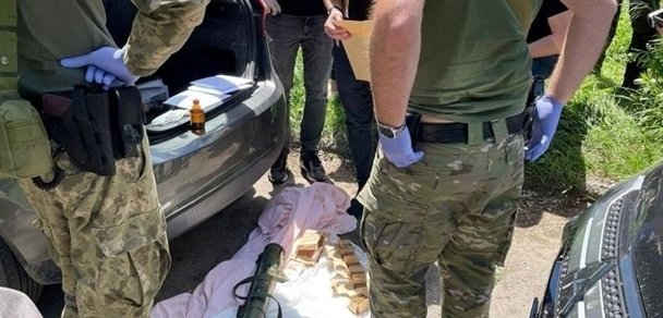 У Запоріжжі затримали співробітника ДСНС за торгівлю зброєю