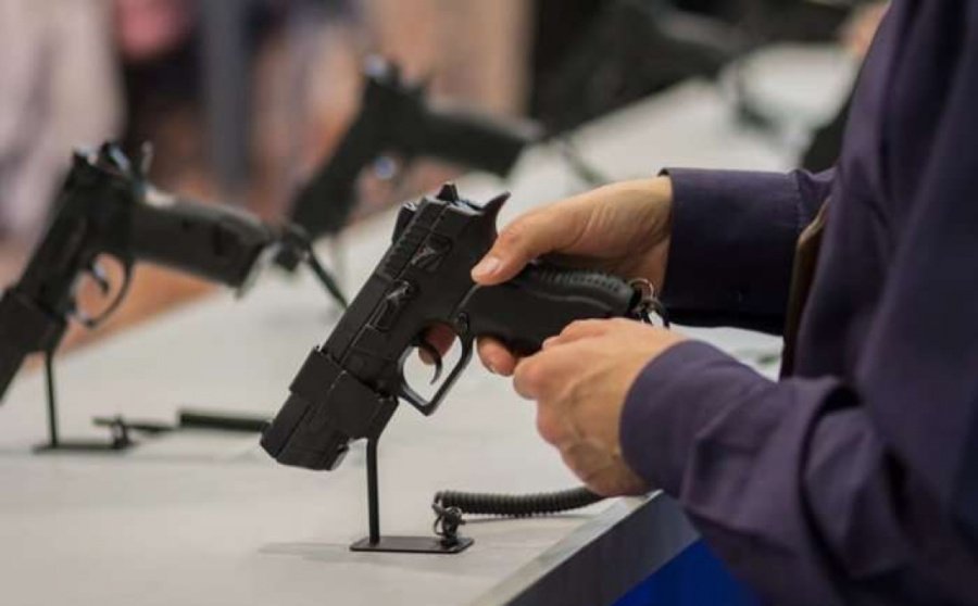 В Україні різко зросла кількість людей, які підтримують легалізацію вогнепальної зброї